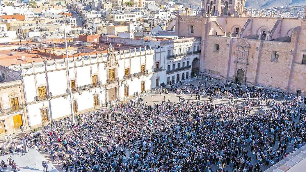 Movilización de mujeres en la Plaza de Armas de Zacatecas